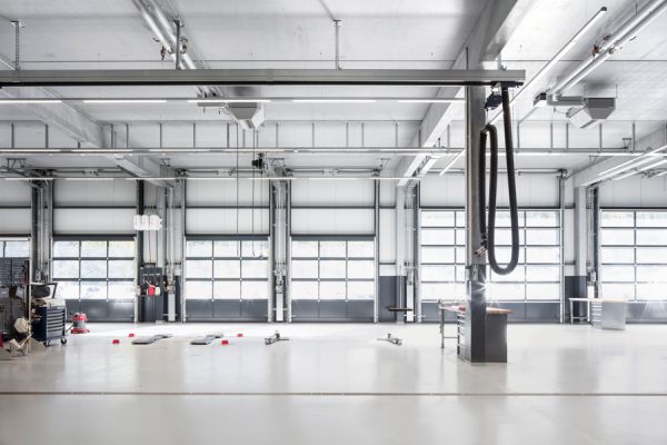 2019_Webbild_AutoRueger_Werkstatt_ohne-Auto.jpg
